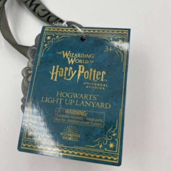 NEW Universal Studios‎ Harry Potter Hogwarts Crest Light Up Lanyard NWT - Picture 6 of 7
